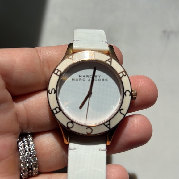 Marc by Marc Jacobs watch leather band.?